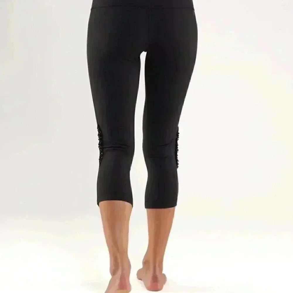 Lululemon Wunder Under Crop*Ruffle Black/white stripe size 2